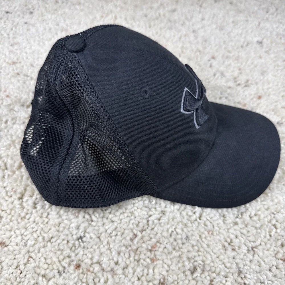 Under Armour Mens Trucker Hat Black W/‎ Black Mesh Snapback Logo Cap OSFM